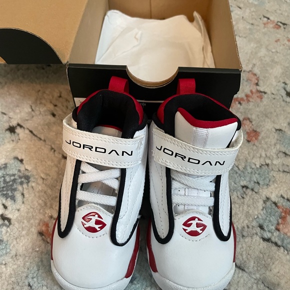 Brand new in box jordan pro strong toddler size 5 - Picture 6 of 6